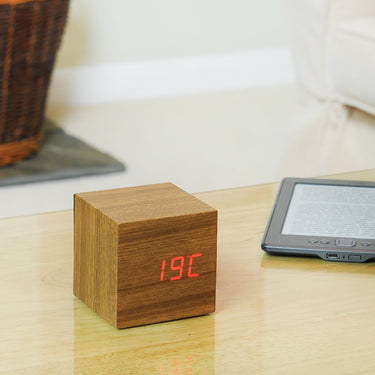 Cube-Click-Clock-Designwecker-Teak-Red-Gingko-02