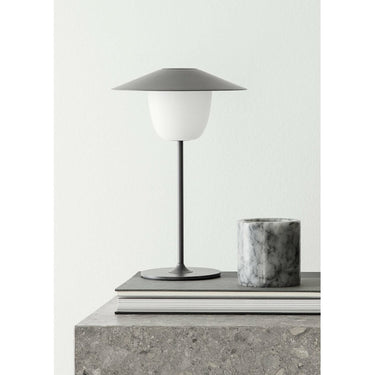 Akku-LED-Leuchte ANI LAMP S in Weiß von blomus