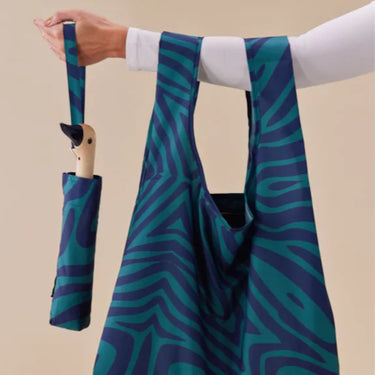 faltbare Tasche „Swirl in Blue“ von Original Duckhead – Produktansicht 2